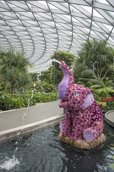 Singapore Dec 20120 Elefantskulptur Belägen Topiary Walk Jewel Changi Airport — Stockfoto