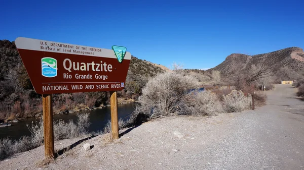 The sign board of the Rio Grande Gorge National Park — Stock Photo, Image