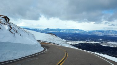 yol pikes peak, colorado kış için