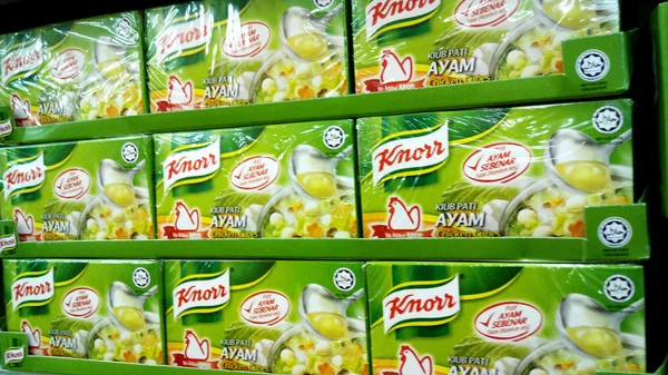 Cubo de caldo de frango Knorr aumenta o sabor natural de i fresco — Fotografia de Stock