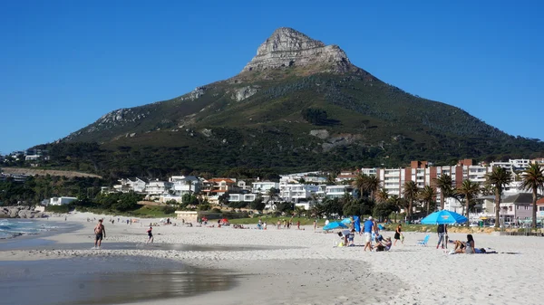 Camps Bay in de buurt van Cape Town, in de westelijke provincie van Zuid-Afric — Stockfoto