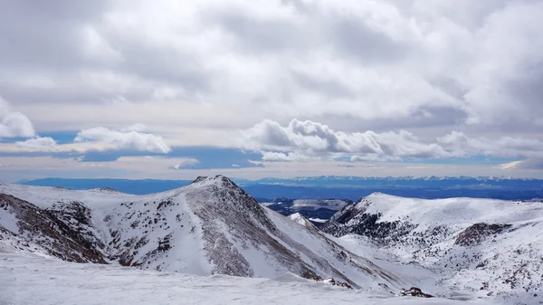 Pohled na krajinu pikes peak národního parku, colorado v zimě — Stock fotografie