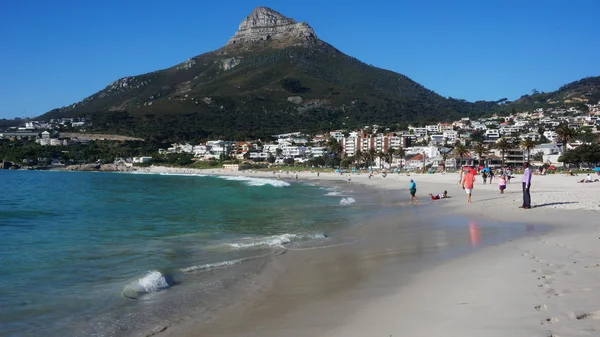 Camps Bay in de buurt van Cape Town, in de westelijke provincie van Zuid-Afric — Stockfoto