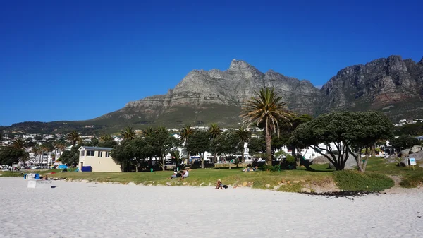 Camps Bay in de buurt van Cape Town, in de westelijke provincie van Zuid-Afric — Stockfoto