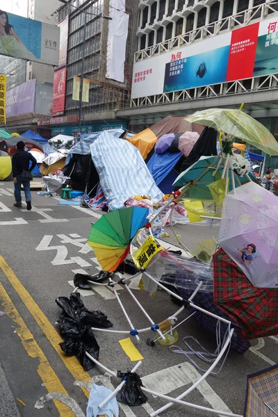 Hong Kong democracy protesters are fighting off their chief exec — Stock Photo, Image