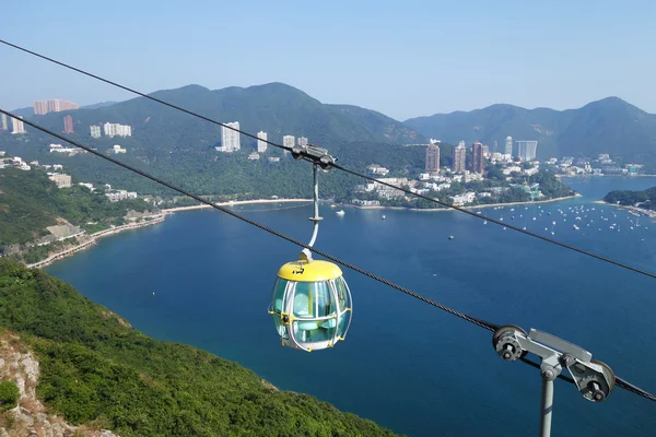 Turystów podróż w kolejki linowej w ocean park, Hong Kong — Zdjęcie stockowe