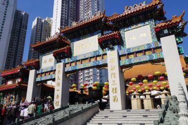 Hong Kong insanlar dua etmek Wong Tai Sin Budist tapınağını ziyaret 