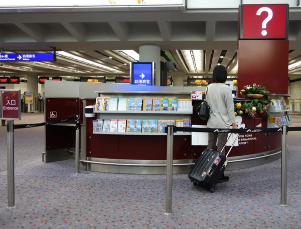 Passenger esquires information on the information counter in Hon — Stock Photo, Image