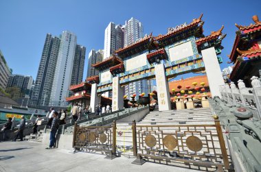 Hong Kong insanlar dua etmek Wong Tai Sin Budist tapınağını ziyaret 