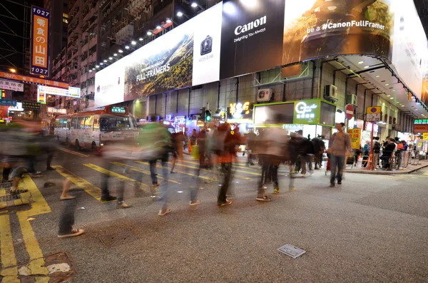 Vista de calle llena de gente en Hong Kong —  Fotos de Stock