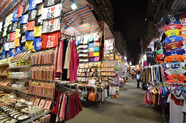 Lojas de turismo de pechincha preço moda e casual desgaste em Mong — Fotografia de Stock