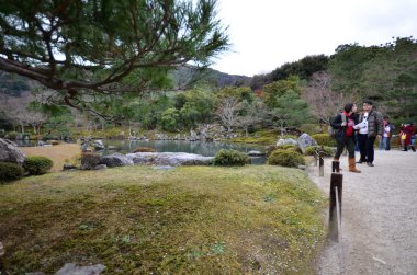 Turist üzerinde 09 Aralık 2014 yılında Kyoto Tenryuji Tapınağı ziyaret