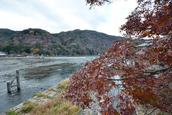 Vue depuis le pont de Togetsukyo à Arashiyama, Kyoto — Photo