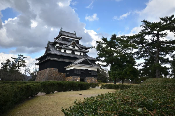 I turisti visitano Matsue samurai castello feudale — Foto Stock