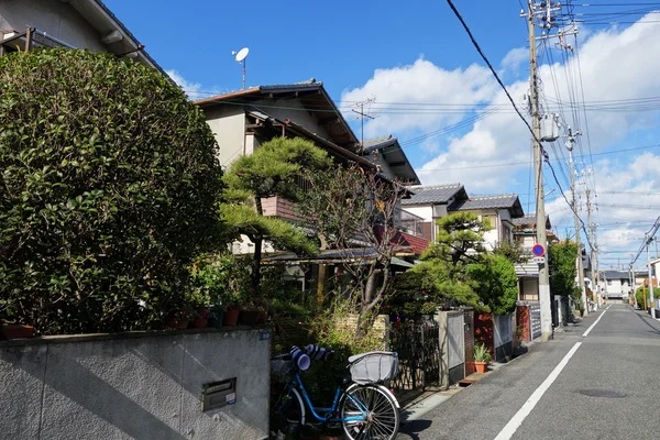 Maisons japonaises normales situées dans la ville d'Osaka — Photo