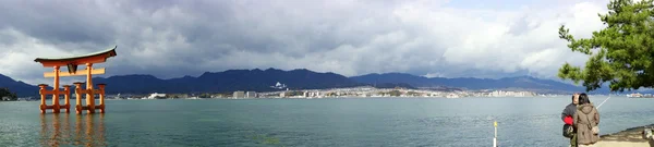 Grande portão flutuante (O-Torii) na ilha de Miyajima — Fotografia de Stock