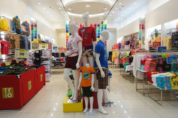 Bayanlar Giyim bölümünde Aeon alışveriş merkezi — Stok fotoğraf