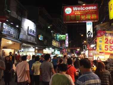 Fengjia gece markette alışveriş yayalar