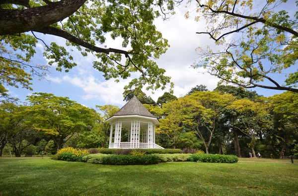 Le kiosque à musique dans les jardins botaniques de Singapour . — Photo