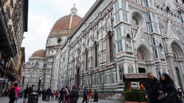 Tourists visit Basilica di Santa Maria del Fiore in Florence clipart