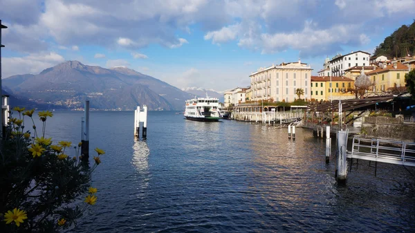 Lago de Como en Varenna, Italia — Foto de Stock