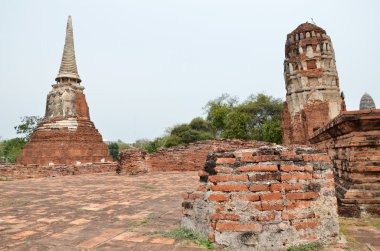 Chedi ve harabe kale, Ayutthaya, Tayland.