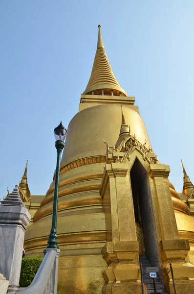 Una pagoda d'oro, Grand Palace, Bangkok — Foto Stock