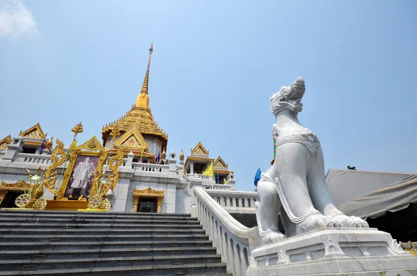 Singha en tempel op Wat Trimit — Stockfoto