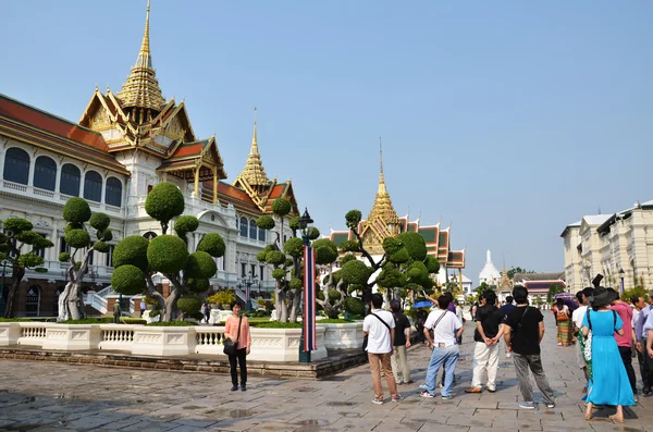 Los turistas visitan el Gran Palacio — Foto de Stock