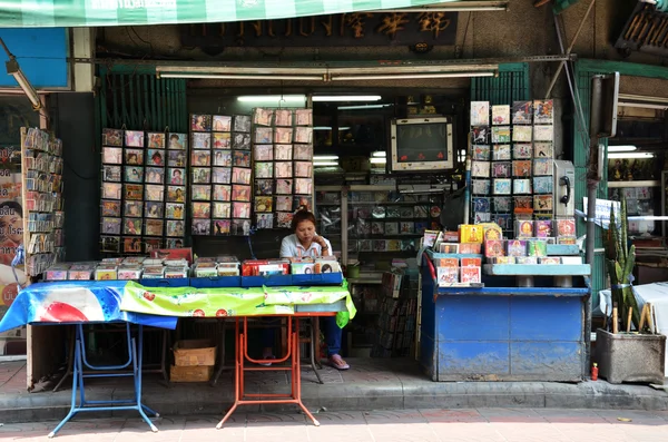 Vendor sells CD and movie on the street in Chinatown, Bangkok — Stock Photo, Image