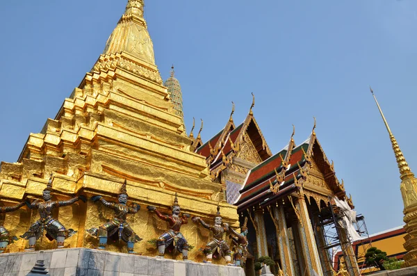 Pagoda d'oro nel Grand Palace, Bangkok — Foto Stock