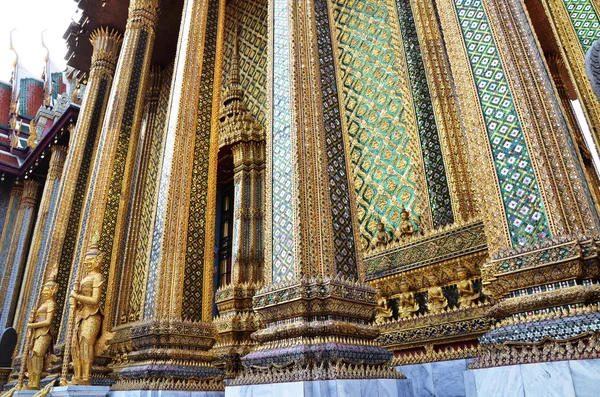 Pagoda dorada en Grand Palace, Bangkok —  Fotos de Stock