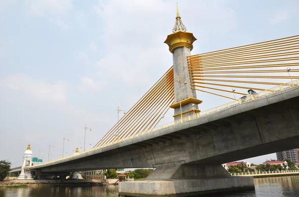 Vue du pont Nonthaburi 1 nouvellement construit à Bangkok — Photo