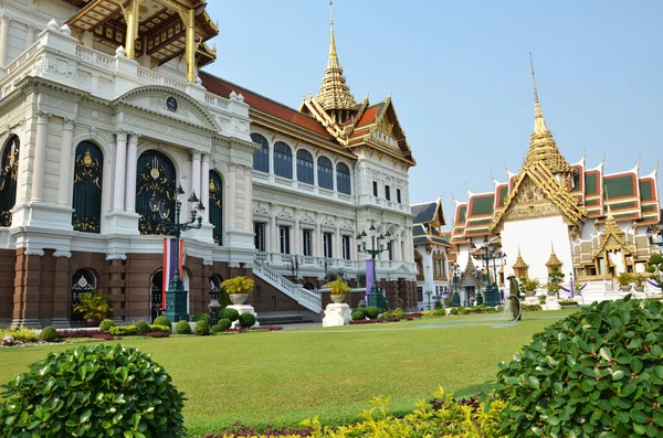 Vista de Chakri maha prassat hall en el palacio de la glándula de Bangkok, Tha — Foto de Stock