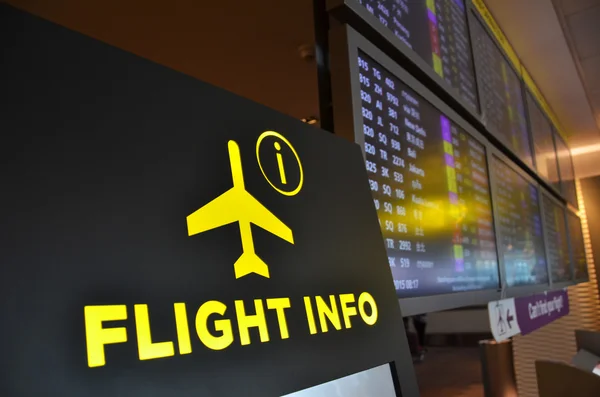 Flight information styrelsen i flygplatsen Singapore Changi — Stockfoto