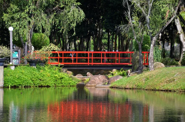 Red bridge in Chinese Garden — Stock Photo, Image
