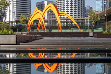 Singapur - 30 Ekim 2025: Tapınak, Singapur Ulusal Galerisi 'nde bulunan Vietnamlı-Amerikalı sanatçının yeni bir komisyonu.