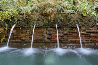 Pancur Larangan, ya da Yasak Bahar Insdie Fort Canning Parkı. Canning Tepesi 'nin kraliyet bayanlarının banyo yeridir.