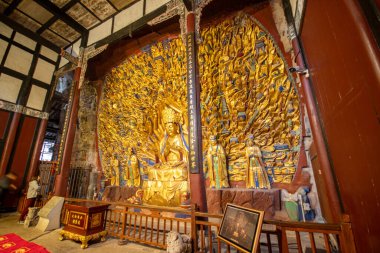 Dazu, Çin - 6 Kasım 2025: 1000-Hand Guanyin Çin 'in Chongqing kentindeki Baoding Dağı Kaya oymacılığında yer almaktadır. Çin mağara sanatının baş yapıtı, çarpıcı ayrıntılarıyla tanınır.