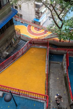 Chongqing, China- 11 Kasım 2025: Çin, Chongqing 'deki Linhua Road Residential Complex manzarası. En otantik Chongqing yerleşim yeridir. Karmaşık ve renkli yolları ile ünlüdür.