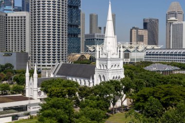 Singapur - 30 Ekim 2025: Singapur 'da bulunan St Andrew Katedrali manzarası. Singapur Anglikan Piskoposluğu 'nun katedral kilisesi.