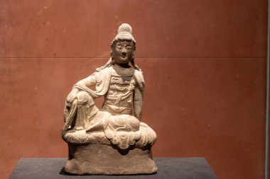 Çin, Chongqing 'deki Dazu Taş Oyma Müzesi' nin içindeki antik Yeşim Buddha heykelleri. Müze, Dazu Kaya Oymaları 'nın koleksiyonu, korunması ve araştırılması üzerine yoğunlaşmıştır.