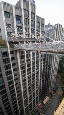 Chongqing, China- 2 Kasım 2025 Kuixing Binası 'ndan, Kuixing Kulesi' nden veya Chongqing 'deki Kuixing Pavyonu' ndan inanılmaz bir manzara. Chongqing 'in çılgın mimarisinin en görsel tasviri..