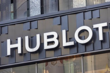 Tokyo, Japonya-28 Aralık 2025: Tokyo, Japonya 'da Hublot' un imza ve dükkan önü. Hublot, geleneksel saat yapımını alışılmadık malzemelerle birleştiren İsviçreli lüks bir saat yapımcısıdır.
