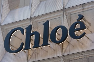 Tokyo, Japonya-28 Aralık 2025: Tokyo, Japonya 'da Chloe' nin imzası ve dükkânı. Chloe, lüks ve hazır giyim ile bilinen lüks bir Fransız moda evi.