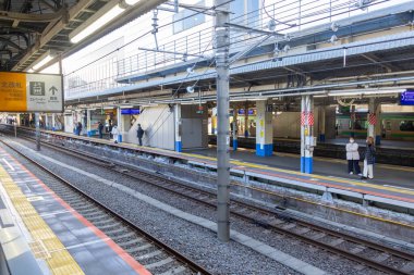 Ofuna, Japonya-17 Aralık 2025 Ofuna İstasyonu, Japonya. Bölgede önemli bir ulaşım merkezidir ve yolcuların çeşitli noktalara ulaşmasını kolaylaştırır.