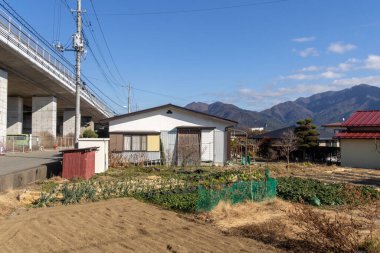 Fujiyoshida, Japonya- 19 Aralık 2025: Fujiyoshida 'da yerel bir ev, geleneksel bir Japon kasabası. Doğal güzelliğinin yanı sıra, Fujiyoshida kültürel deneyimlerle zengindir..