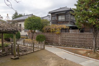 Tokyo, Japonya - 27 Aralık 2025 Yamamoto-tei 'de güzel bir bahçe, geçen yüzyıldan kalma bir çay evi hazinesi, Shibamata, Tokyo