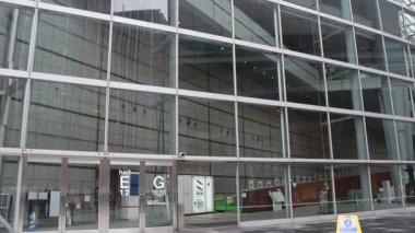 Tokyo, Japonya - 26 Aralık 2025: Tokyo Uluslararası Forumu, Japonya. Dans, müzikal ve tiyatro performansları, konferanslar ve fuarlara ev sahipliği yapan eşsiz bir toplumsal kompleks.