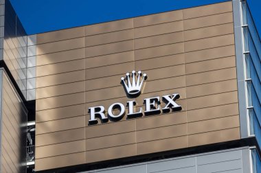 Tokyo, Japonya-28 Aralık 2025: Tokyo, Japonya 'da Rolex mağazasının önü ve imzası. Rolex, titizliği, dayanıklılığı, ikonik saatleri ve saatleriyle ünlü prestijli bir İsviçreli lüks saat tamircisidir.